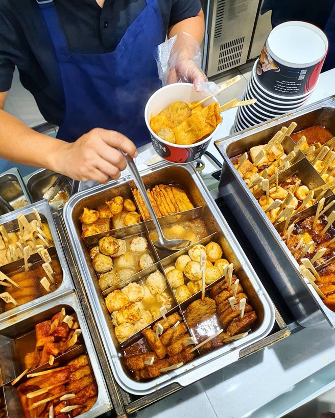 Ready-to-eat hot food counter